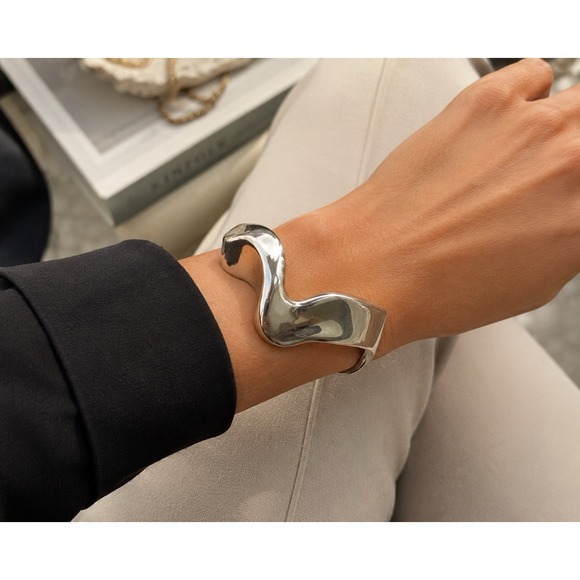 Premier Designs Jewelry - Premier Designs PD Crown Silver Tone Hinged Bangle Bracelet Sculptural Wave